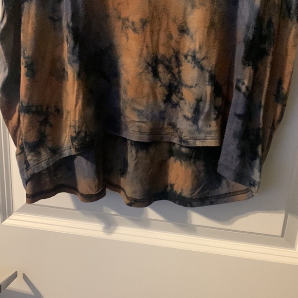 Tie Dye Flowy Shirt - Picture 4 of 4